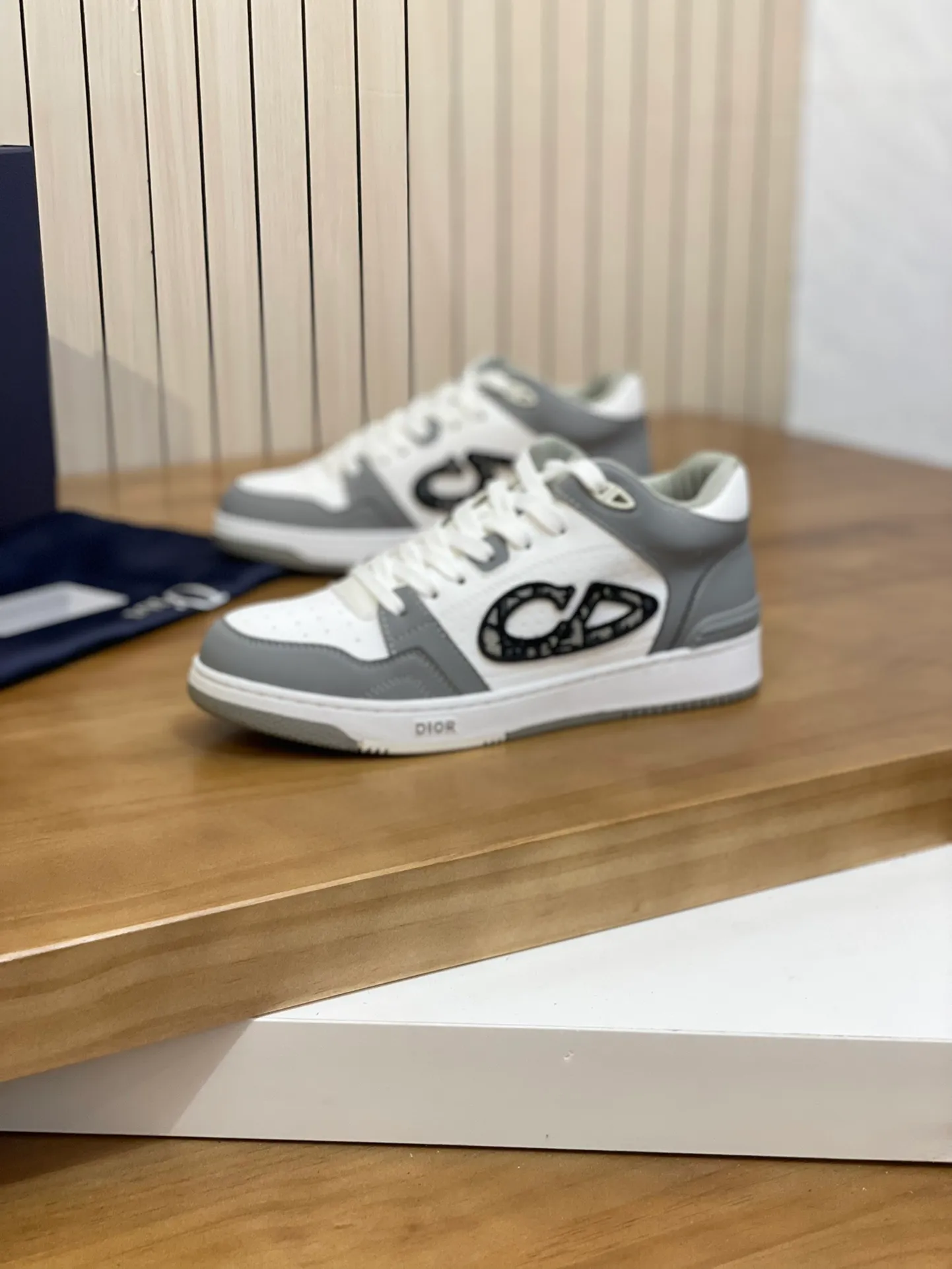 Men's shoes: 💰P440¥ Product trademark: Dior* "Dior*" high-top casual shoes Regular size: 38-44 (can be customized to 45.46) Product materials: Upper imported cowhide stitched with original fabric, breathable lining, original outsole. Number: 1006